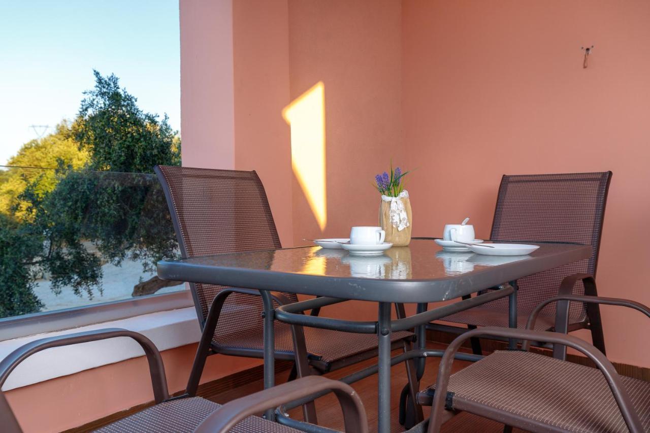 Georgioupoli Studio 2 With A Pool And Lake Views Ngoại thất bức ảnh