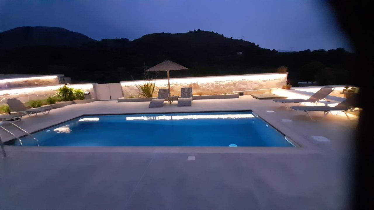 Georgioupoli Studio 2 With A Pool And Lake Views Ngoại thất bức ảnh