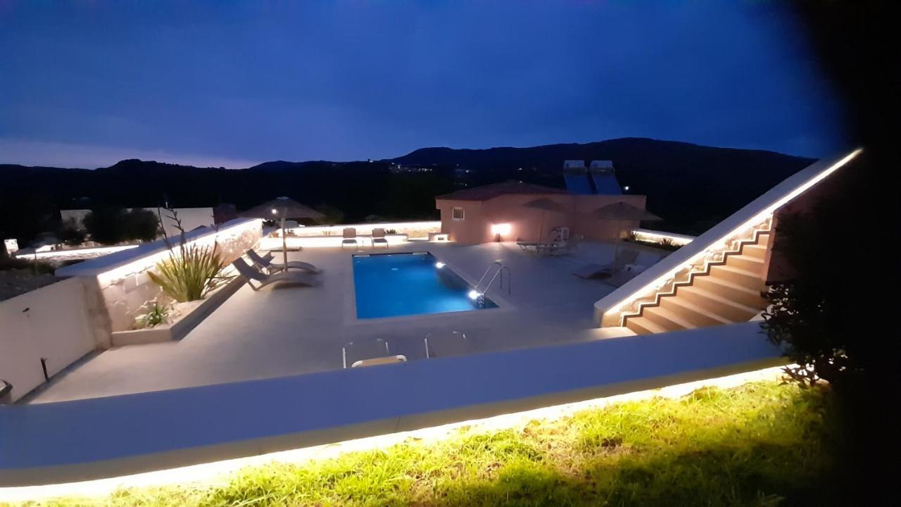 Georgioupoli Studio 2 With A Pool And Lake Views Ngoại thất bức ảnh